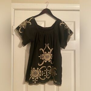 Hazel Women’s Embroidered Black and Gold Top. Small. Pullover. Scalloped.